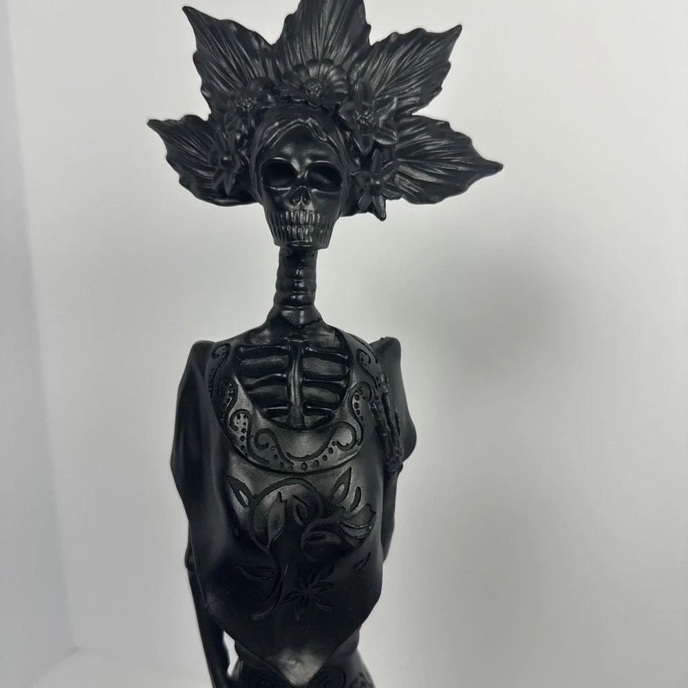 Black Floral Skeleton Lady Statue Gothic Halloween Table Decor